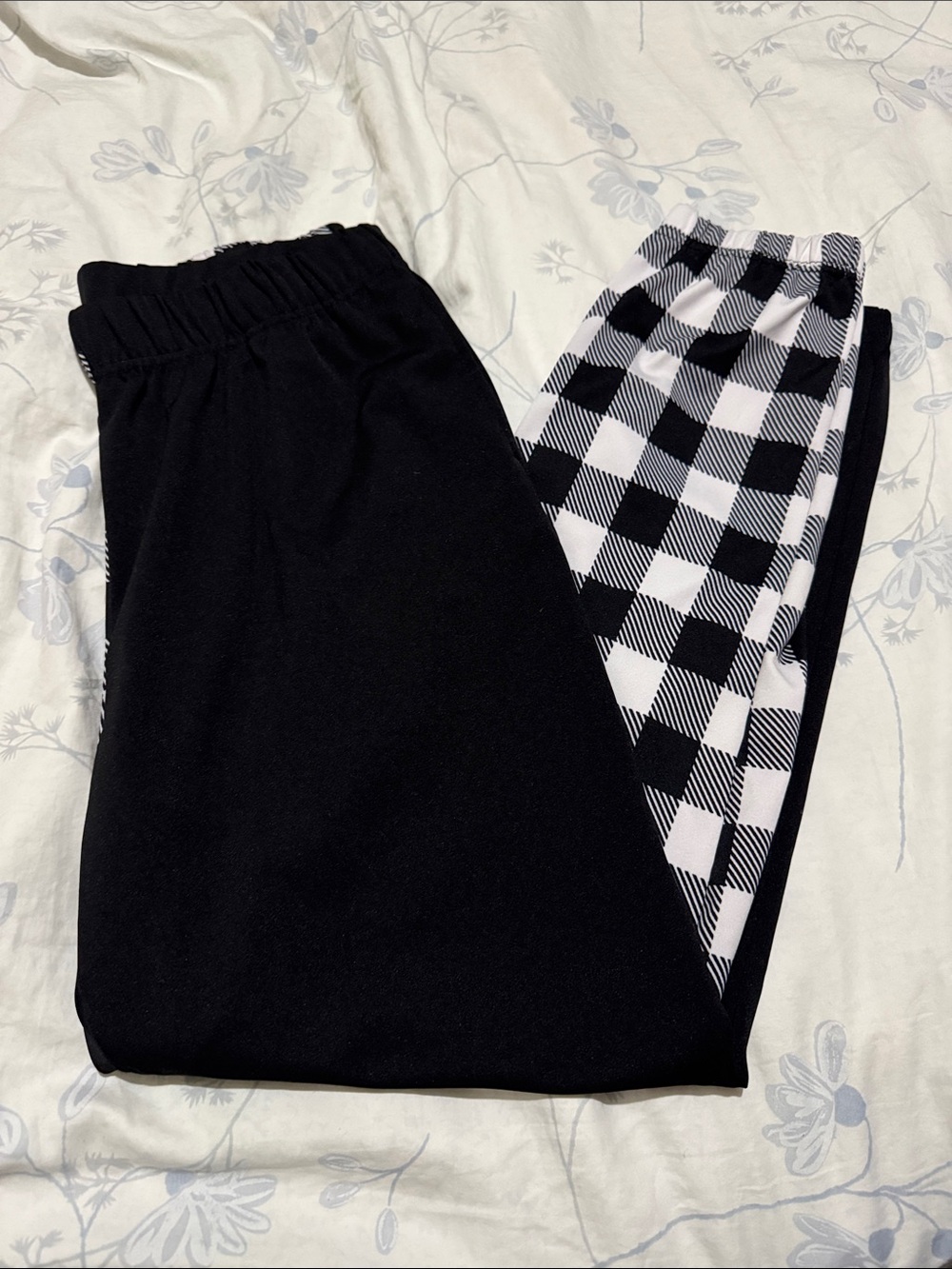 ⭐️Shosho Women Checkered Joggers (Size: L)